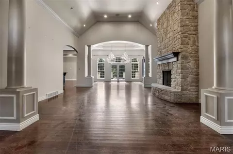 425 Windwood Lake Dr, Cape Girardeau, MO 63701