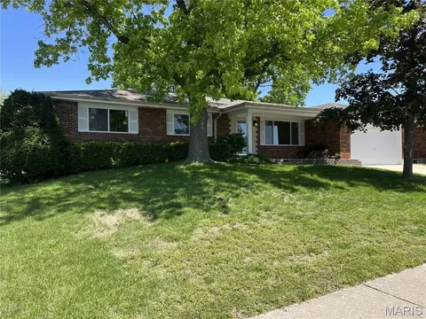 3128 Kister Dr, Saint Charles, MO 63301