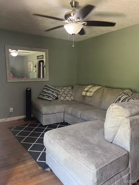 Living - 1461 Elmont Rd, Sullivan, MO 63080 photo 2 of 2