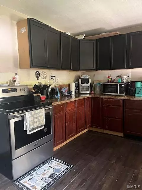 Kitchen - 1461 Elmont Rd, Sullivan, MO 63080 photo 2 of 2