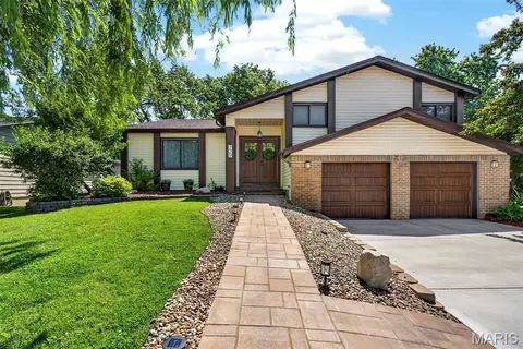 329 Kimberly Ln, Saint Peters, MO 63376