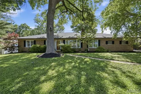 20 Ridge Line Dr, Warson Woods, MO 63122