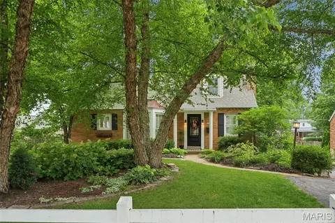 1439 S Elm Ave, Webster Groves, MO 63119