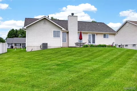 Exterior - 1214 Sunny Ridge Dr, O'fallon, MO 63366 photo 6 of 9