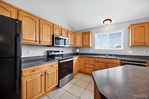 Kitchen - 1214 Sunny Ridge Dr, O'fallon, MO 63366 photo 5 of 5