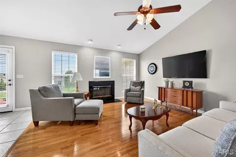 Living - 1214 Sunny Ridge Dr, O'fallon, MO 63366 photo 2 of 3
