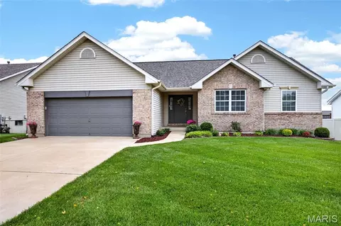 Exterior - 1214 Sunny Ridge Dr, O'fallon, MO 63366 photo 2 of 9