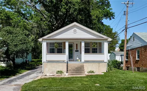 8615 Mackenzie Rd, Saint Louis, MO 63123