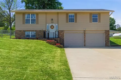 306 Old Schaeffer Ln, O'fallon, MO 63366