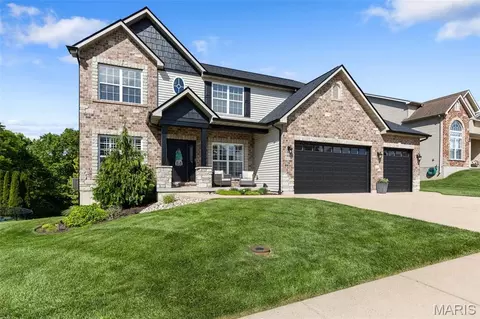 4355 Ventura Place Dr, Saint Louis, MO 63128