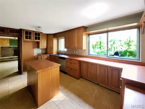 Kitchen - 40 Rainbow Trl, Arnold, MO 63010 photo 2 of 2