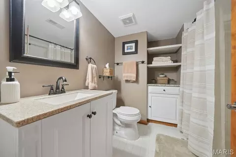 Bath - 4124 Alt Rd, Eureka, MO 63025 photo 3 of 3