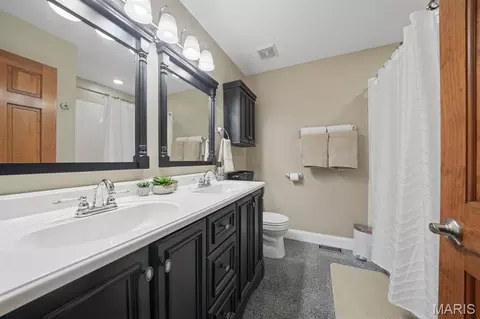 Bath - 4124 Alt Rd, Eureka, MO 63025 photo 2 of 3