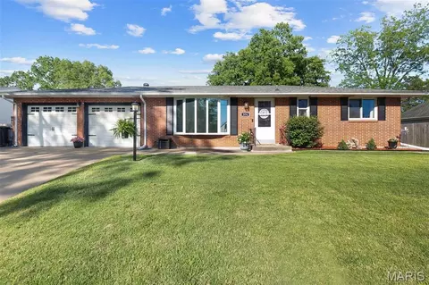 374 Edgewood Dr, Cape Girardeau, MO 63703