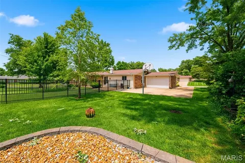 409 Mayfair Dr, Ballwin, MO 63011 photo 58