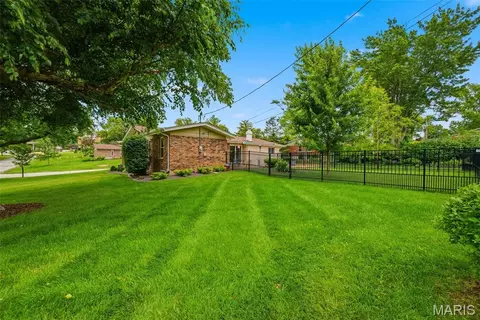 409 Mayfair Dr, Ballwin, MO 63011 photo 60