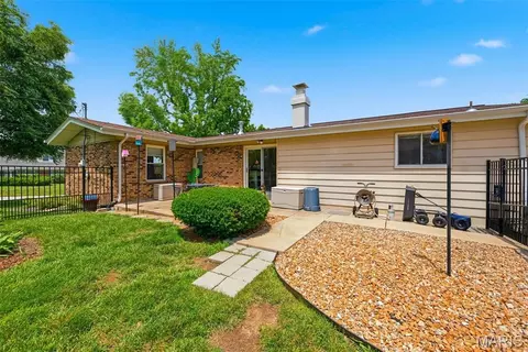 409 Mayfair Dr, Ballwin, MO 63011 photo 49