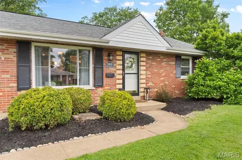 9401 Sophine Ln, Saint Louis, MO 63123