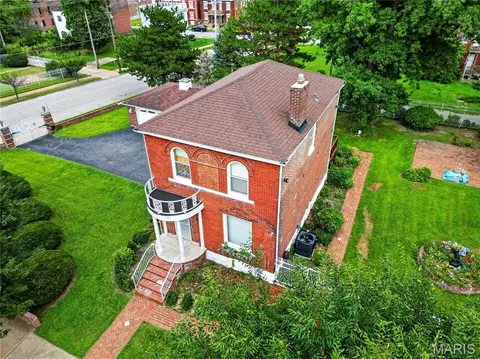 1392 Burd Ave, Saint Louis, MO 63112