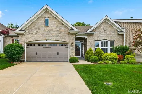 14305 Gatwick Ct, Chesterfield, MO 63017