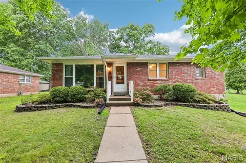 39 Mark Dr, Fairview Heights, IL 62208