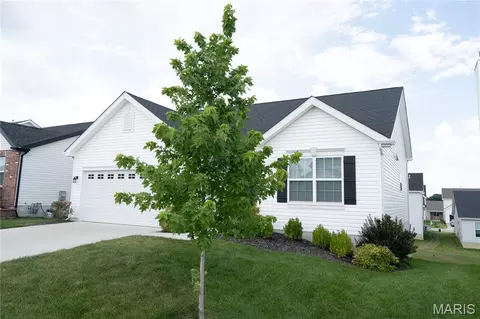 12244 Louiselle Park Dr, Maryland Heights, MO 63043