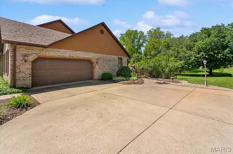 Exterior - 9 Calypso Ct, Belleville, IL 62221 photo 17 of 18