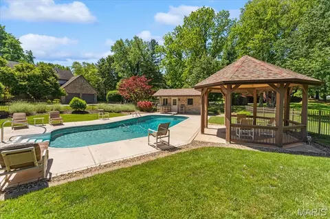 Exterior - 9 Calypso Ct, Belleville, IL 62221 photo 11 of 18