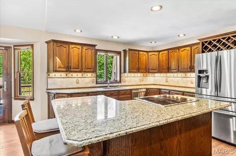Kitchen - 9 Calypso Ct, Belleville, IL 62221 photo 4 of 5
