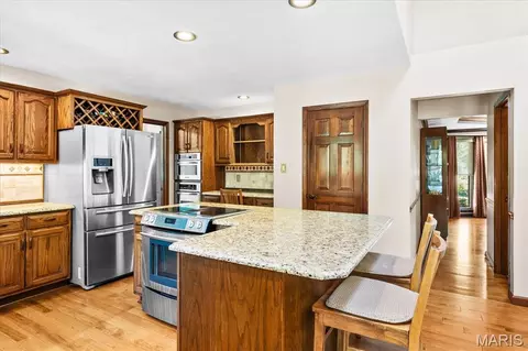 Kitchen - 9 Calypso Ct, Belleville, IL 62221 photo 3 of 5