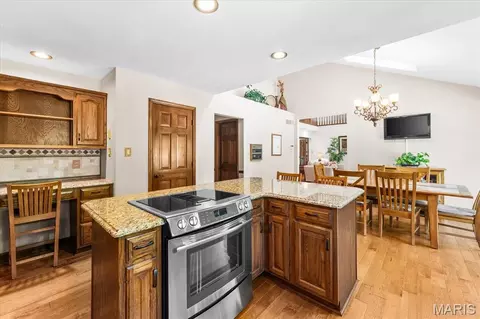 Kitchen - 9 Calypso Ct, Belleville, IL 62221 photo 2 of 5