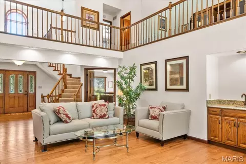 Living - 9 Calypso Ct, Belleville, IL 62221 photo 2 of 4