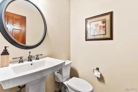 Bath - 9 Calypso Ct, Belleville, IL 62221 photo 4 of 6