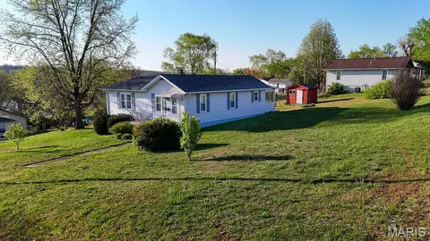 321 Lake St, De Soto, MO 63020