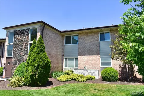 10003 Sakura Dr #D, Saint Louis, MO 63128