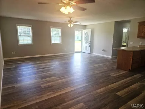 Living - 1603 E Stoddard St, Dexter, MO 63841 photo 2 of 2