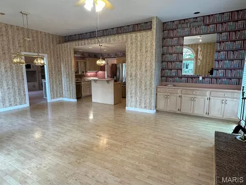 Living - 4 Grayson Ridge Dr, Washington, MO 63090 photo 5 of 5