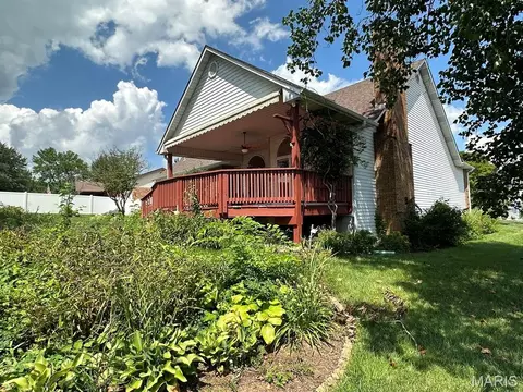 Exterior - 4 Grayson Ridge Dr, Washington, MO 63090 photo 7 of 17