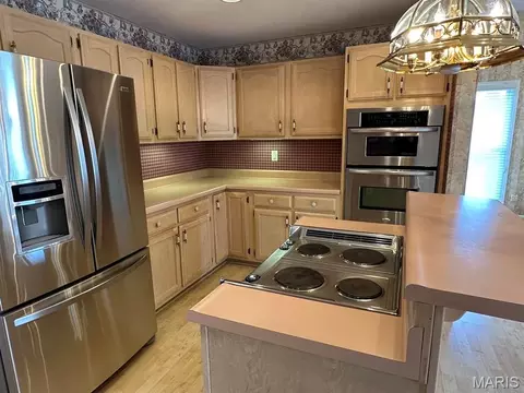 Kitchen - 4 Grayson Ridge Dr, Washington, MO 63090 photo 2 of 2