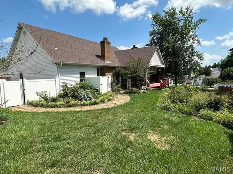 Exterior - 4 Grayson Ridge Dr, Washington, MO 63090 photo 6 of 17