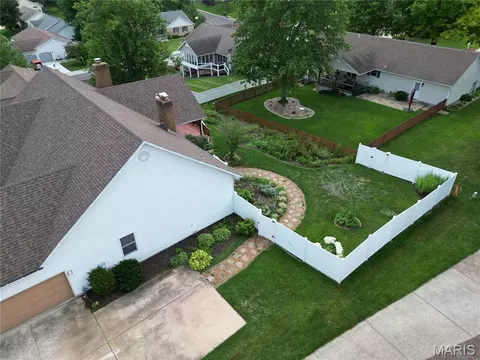 Exterior - 4 Grayson Ridge Dr, Washington, MO 63090 photo 8 of 17