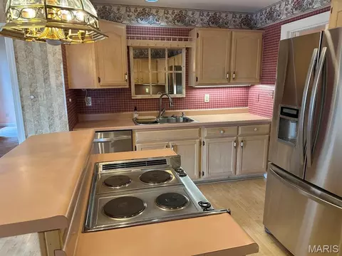Kitchen - 4 Grayson Ridge Dr, Washington, MO 63090 photo 1 of 2