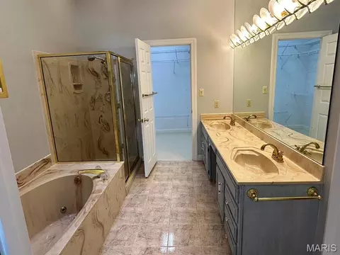 Bath - 4 Grayson Ridge Dr, Washington, MO 63090 photo 1 of 5