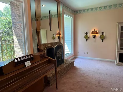 Living - 4 Grayson Ridge Dr, Washington, MO 63090 photo 1 of 5
