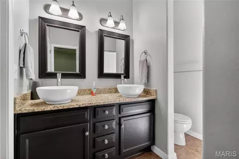 Bath - 115 Birchtree Cir, Saint Robert, MO 65584 photo 2 of 3