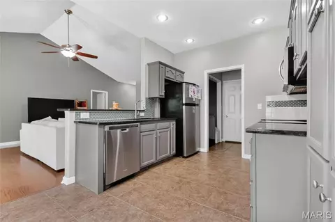 Entry Way - 115 Birchtree Cir, Saint Robert, MO 65584 photo 5 of 5