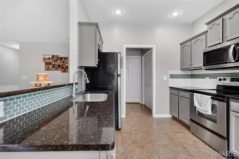 Kitchen - 115 Birchtree Cir, Saint Robert, MO 65584 photo 5 of 5