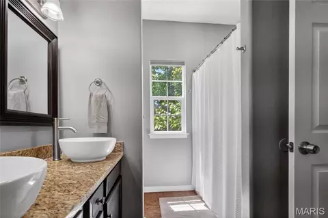 Bath - 115 Birchtree Cir, Saint Robert, MO 65584 photo 3 of 3