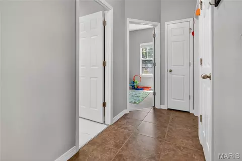Entry Way - 115 Birchtree Cir, Saint Robert, MO 65584 photo 2 of 5