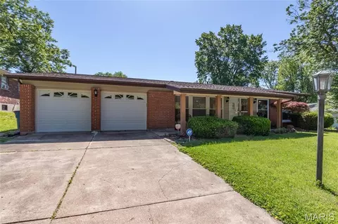 1204 Hobson Dr, Ferguson, MO 63135